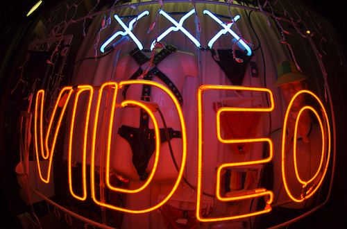 Phim khiêu dâm giả mạo bắt đầu xuất hiện