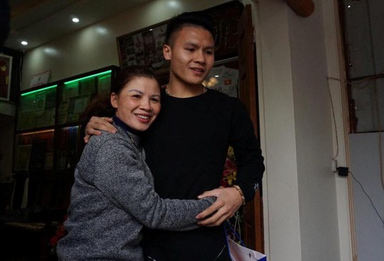 Bất ngờ với dòng chữ xăm trên tay trái Quang Hải đội U23 Việt Nam