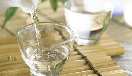 Mẹo lau kính đón Tết sạch trong nháy mắt để nhà luôn sang, sáng như mới Mẹo lau kính đón Tết sạch trong nháy mắt để nhà luôn sang, sáng như mới