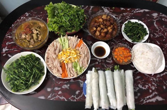 Cao thủ chi tiêu Hà Nội: Chỉ tốn 4,5 triệu/tháng tiền chợ cho 4 người lớn mà bữa nào cũng như đại tiệc