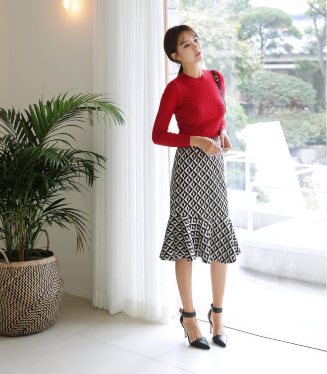 Chán váy ôm cơ bản, các nàng công sở hãy sắm cho mình những mẫu váy mới nhất 2018!