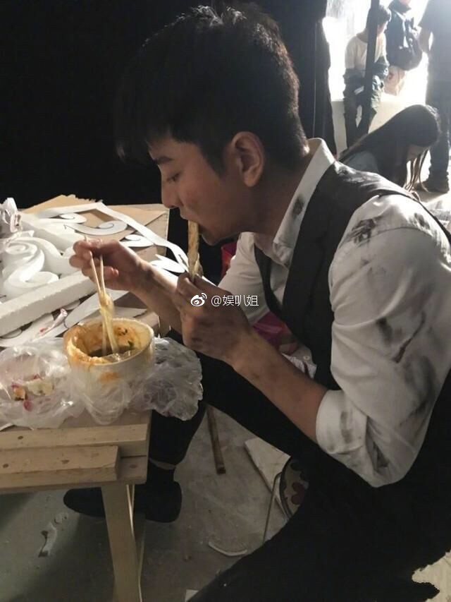 Tròn 1 tháng vụ Lý Tiểu Lộ bị phát hiện ngoại tình, Giả Nãi Lượng giờ đây đang ra sao? Tròn 1 tháng vụ Lý Tiểu Lộ bị phát hiện ngoại tình, Giả Nãi Lượng giờ đây đang ra sao?