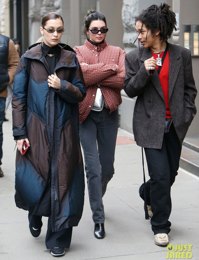 Nhìn Hà Tăng, Jolie Nguyễn... diện street style sắc đỏ mà chợt nhận ra: Tết đã về gần lắm rồi đây!