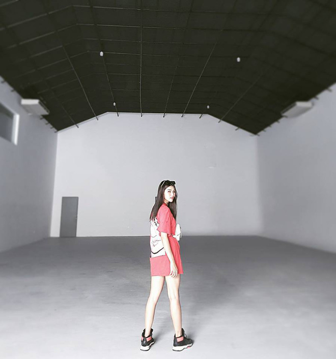 Nhìn Hà Tăng, Jolie Nguyễn... diện street style sắc đỏ mà chợt nhận ra: Tết đã về gần lắm rồi đây!