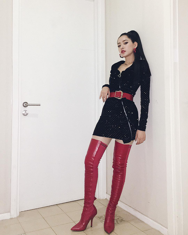 Nhìn Hà Tăng, Jolie Nguyễn... diện street style sắc đỏ mà chợt nhận ra: Tết đã về gần lắm rồi đây!