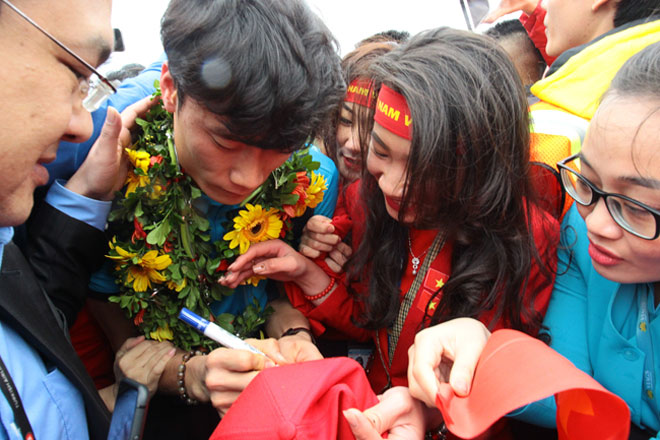 Gặp soái ca U23 Việt Nam, người hâm mộ SG được miễn phí vé