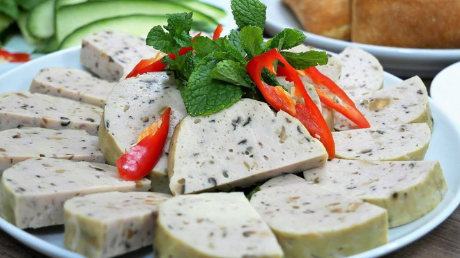 Mua giò lụa dịp Tết: Đừng quên những cảnh báo và hướng dẫn nhận biết giò sạch - bẩn từ chuyên gia