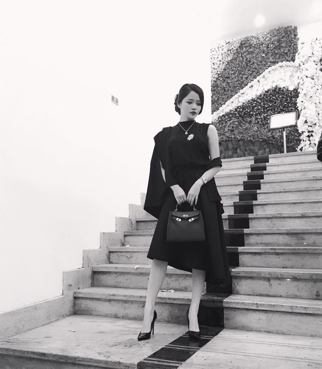 Này cô gái, bao nhiêu đêm bạn đã lãng phí để đợi người yêu về? Này cô gái, bao nhiêu đêm bạn đã lãng phí để đợi người yêu về?