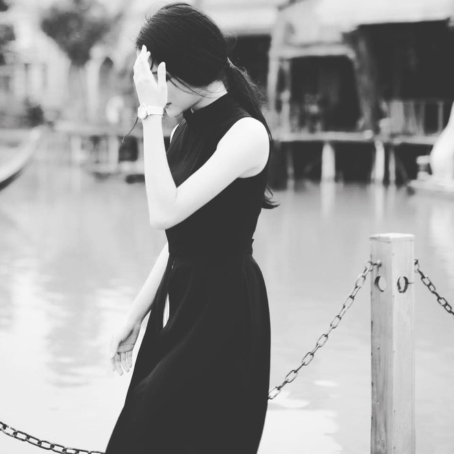 Này cô gái, bao nhiêu đêm bạn đã lãng phí để đợi người yêu về? Này cô gái, bao nhiêu đêm bạn đã lãng phí để đợi người yêu về?