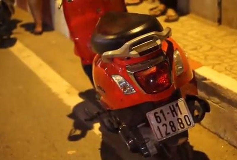 Cô gái bỏ xe máy trên cầu, nhảy sông Sài Gòn mất tích