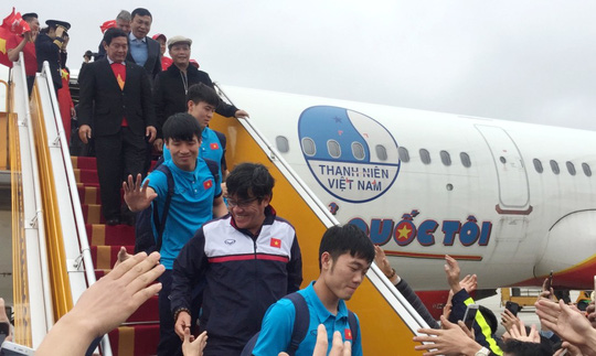 Ông Huỳnh Vĩnh Ái nói gì về việc có mặt trên máy bay chở U23 Việt Nam?