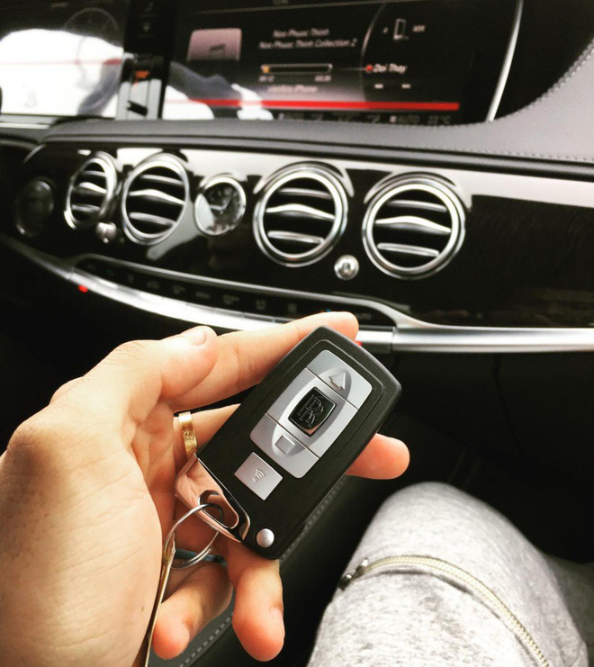 Thiếu gia 9X nổi nhất Hội con nhà giàu Việt: Du học Mỹ, sở hữu cả dàn siêu xe lóa mắt Thiếu gia 9X nổi nhất Hội con nhà giàu Việt: Du học Mỹ, sở hữu cả dàn siêu xe lóa mắt