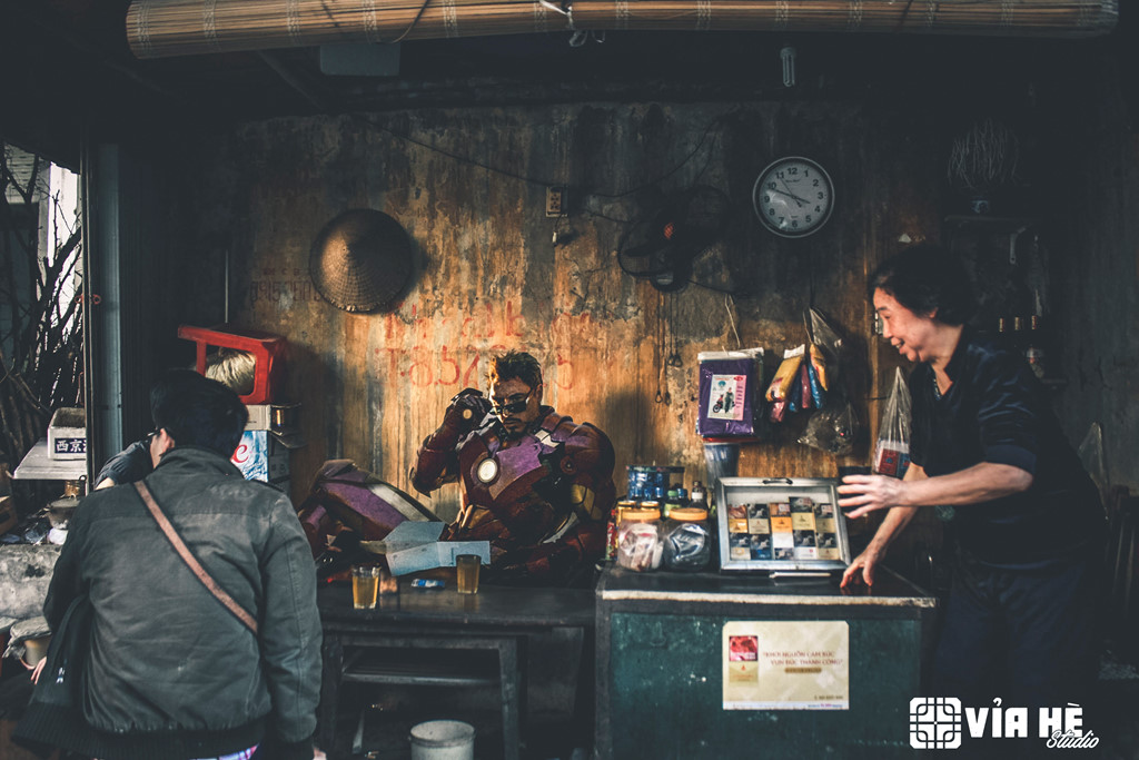 Giới trẻ chế ảnh biệt đội Avengers trước thềm năm mới