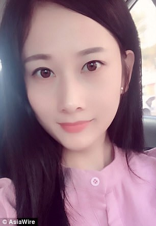 Cô gái Trung Quốc nổi như cồn nhờ tài hoá trang y như thật