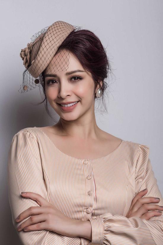 Chị em sinh đôi Thuý Hằng - Thuý Hạnh đẹp không tỳ vết trong bộ hình đón tuổi 40