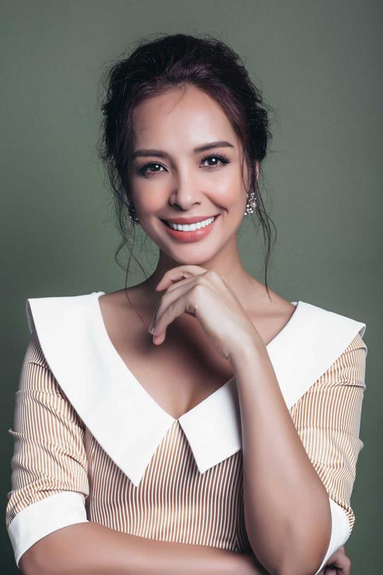 Chị em sinh đôi Thuý Hằng - Thuý Hạnh đẹp không tỳ vết trong bộ hình đón tuổi 40