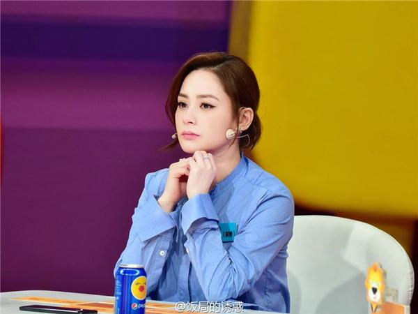 Chung Hân Đồng vừa khoe được cầu hôn, vợ cũ của chồng sắp cưới bất ngờ đăng đàn