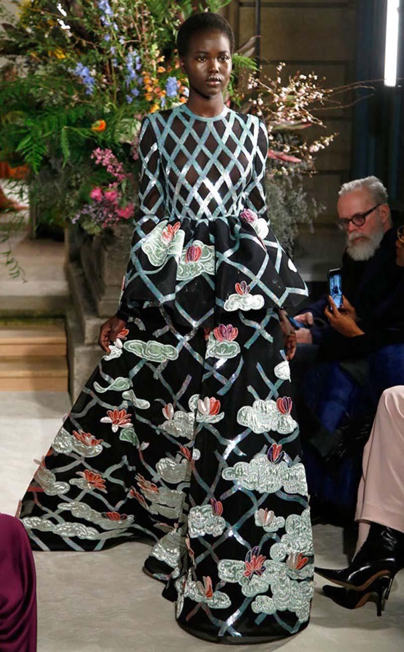 12 mẫu váy mới nhất khiến mọi cô gái khát khao một lần được diện!