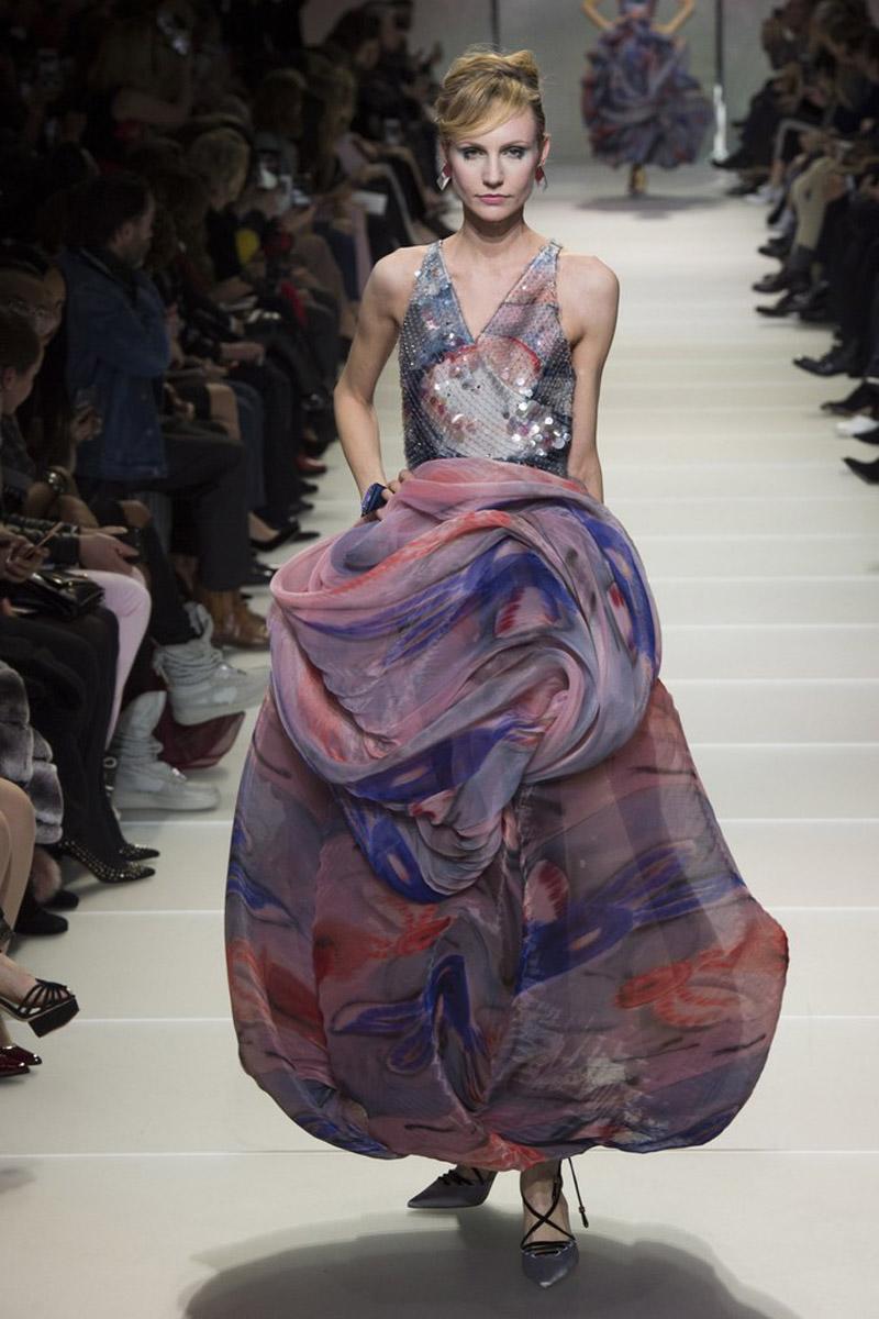 12 mẫu váy mới nhất khiến mọi cô gái khát khao một lần được diện!