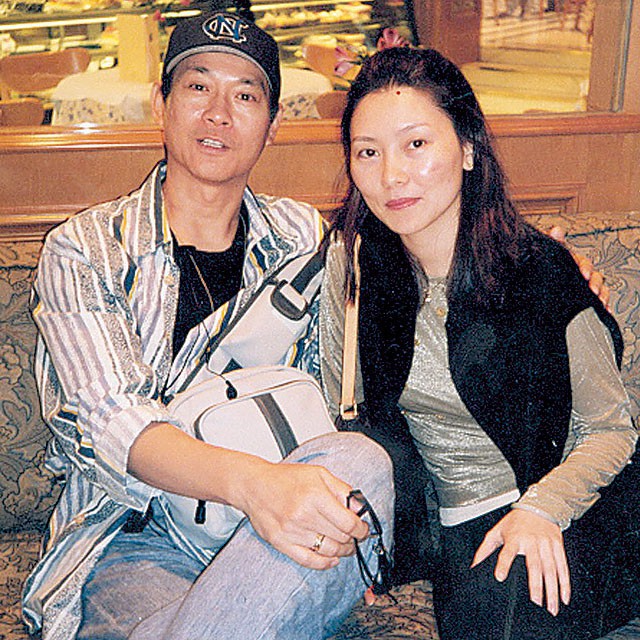 Lấy vợ là xã hội đen máu mặt, tài tử phong lưu nức tiếng Hồng Kông sợ vợ như sợ cọp