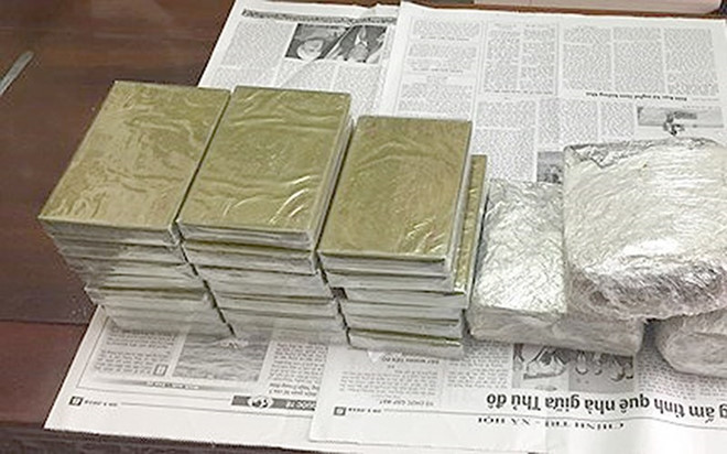 2 kẻ buôn ma túy rút dao chống trả cảnh sát quyết liệt