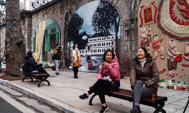 Ngắm tranh bích họa phố Phùng Hưng nhớ Hà Nội xưa