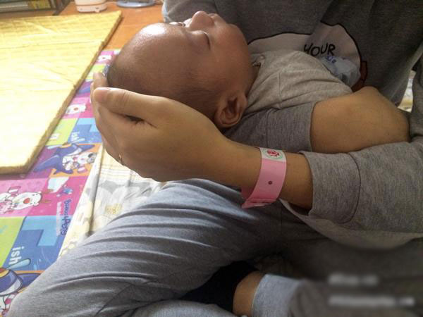 Mẹ sinh con 40 ngày phát hiện ung thư: Chỉ ước sống đến ngày con có ký ức về mẹ