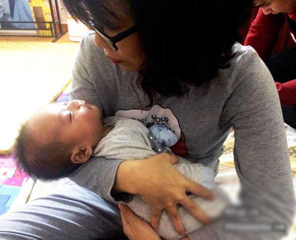 Mẹ sinh con 40 ngày phát hiện ung thư: Chỉ ước sống đến ngày con có ký ức về mẹ