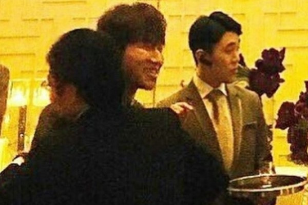 Lễ cưới Taeyang: Bức ảnh hiếm hoi của cô dâu và chú rể