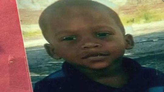 Lấy trộm bánh ăn, bé trai 3 tuổi bị đánh đến chết