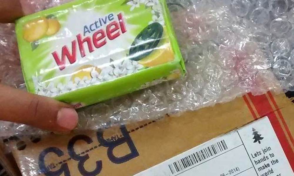 Mua trực tuyến iPhone 8, nhận được một... bánh xà phòng