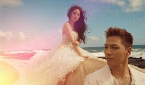 Ca sĩ CL ngã khi khoác áo như chăn lông dự lễ cưới Taeyang (Big Bang)