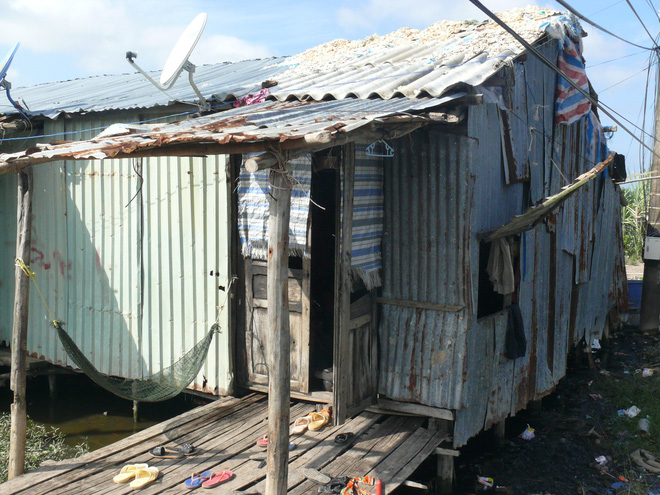 Bố tâm thần, nhậu say rồi đi về để con gái 10 tuổi ở lại nghi bị hàng xóm hiếp dâm trong đêm