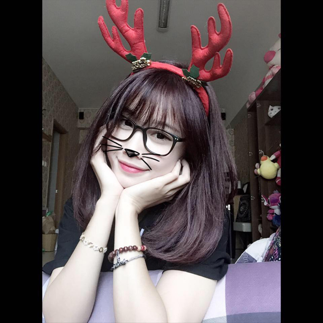 Cô gái xinh đẹp được Văn Toàn U23 đính kèm vào TP.HCM là ai?