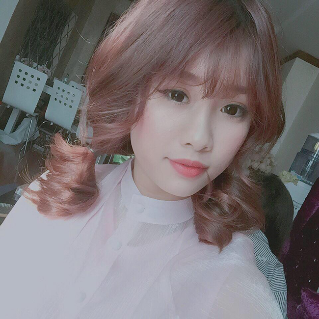 Cô gái xinh đẹp được Văn Toàn U23 đính kèm vào TP.HCM là ai?