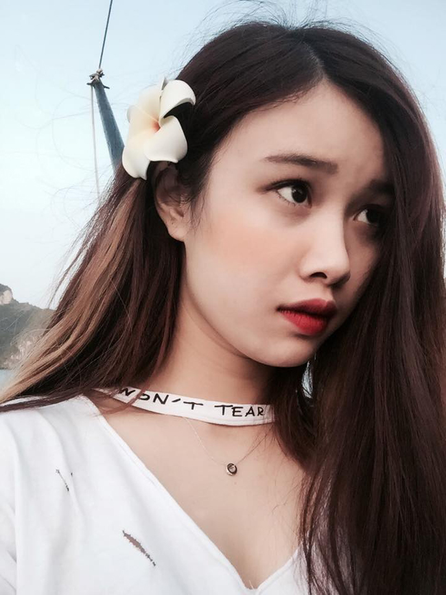 Cô gái xinh đẹp được Văn Toàn U23 đính kèm vào TP.HCM là ai?