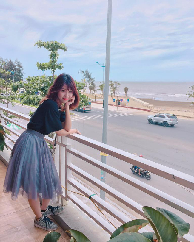 Cô gái xinh đẹp được Văn Toàn U23 đính kèm vào TP.HCM là ai?