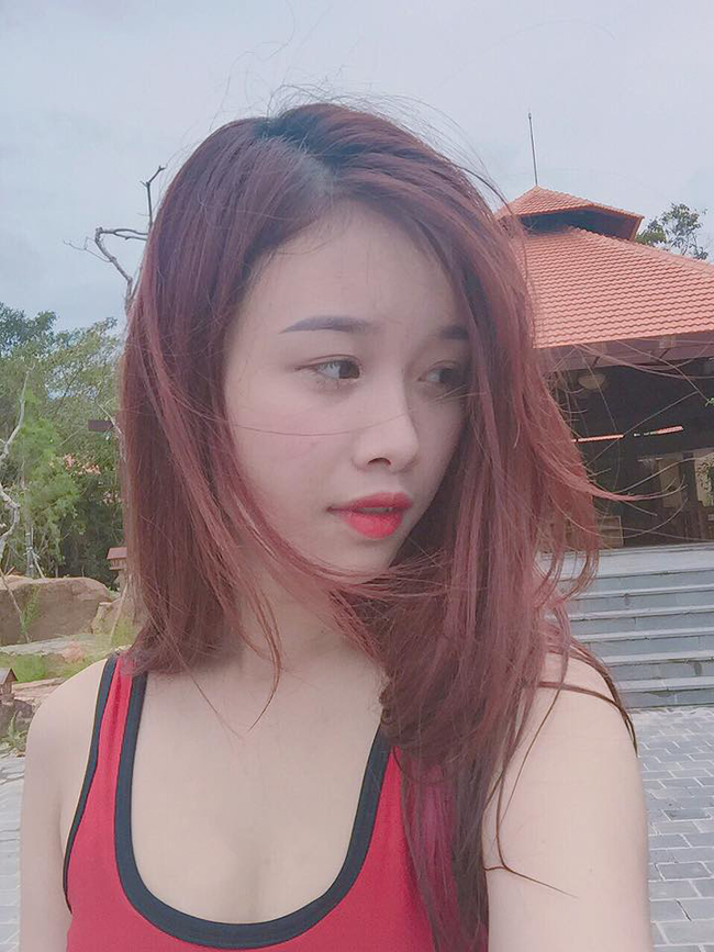 Cô gái xinh đẹp được Văn Toàn U23 đính kèm vào TP.HCM là ai?