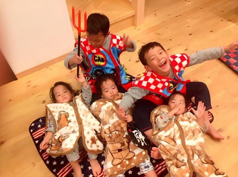 Bộ ảnh đáng yêu của gia đình 5 con nổi tiếng mạng xã hội Nhật Bản