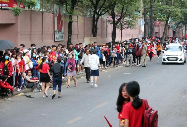 Sân Thống Nhất nổ tung khi U23 giao lưu với người hâm mộ Sân Thống Nhất nổ tung khi U23 giao lưu với người hâm mộ
