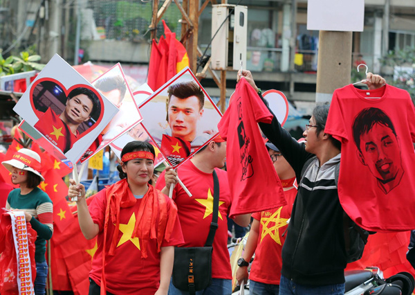 Sân Thống Nhất nổ tung khi U23 giao lưu với người hâm mộ Sân Thống Nhất nổ tung khi U23 giao lưu với người hâm mộ