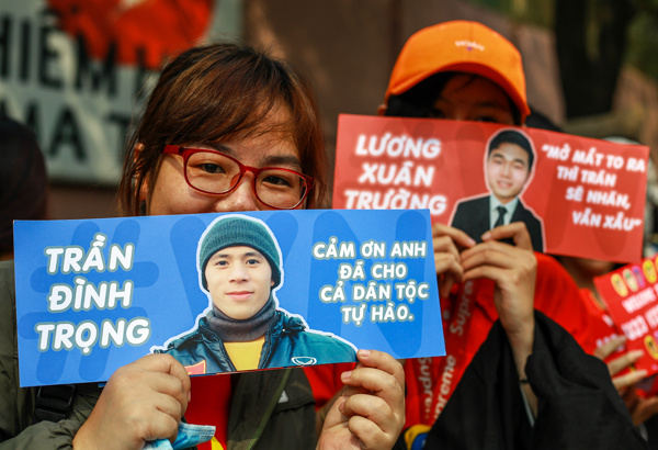 Sân Thống Nhất nổ tung khi U23 giao lưu với người hâm mộ