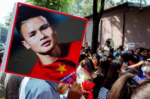 Sân Thống Nhất nổ tung khi U23 giao lưu với người hâm mộ