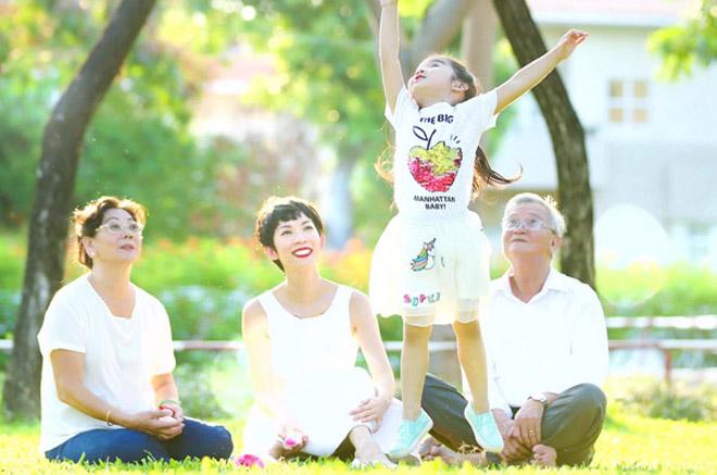 Chỉ mẹ đơn thân mới hiểu đến tận cùng: Sao Việt nhói lòng khi con bất ngờ hỏi về bố