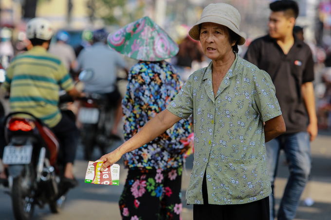Vé chợ đen công khai rao bán trước giờ giao lưu với tuyển U23
