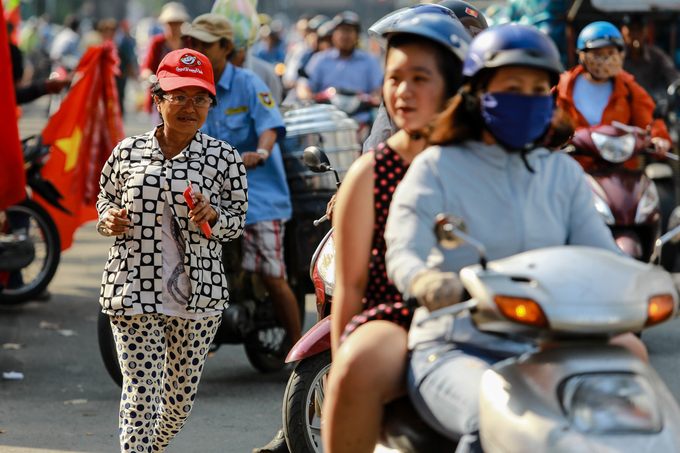 Vé chợ đen công khai rao bán trước giờ giao lưu với tuyển U23