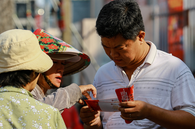 Vé chợ đen công khai rao bán trước giờ giao lưu với tuyển U23