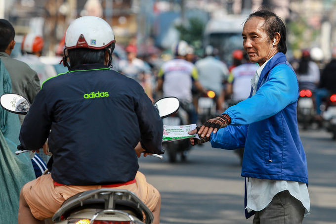 Vé chợ đen công khai rao bán trước giờ giao lưu với tuyển U23