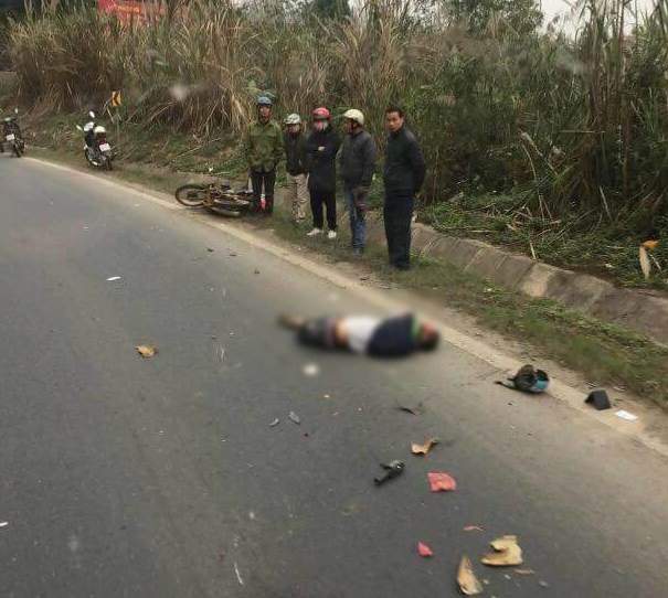 Hòa Bình: Va chạm với xe ô tô tải 2 người đi xe máy bị đứt lìa thân