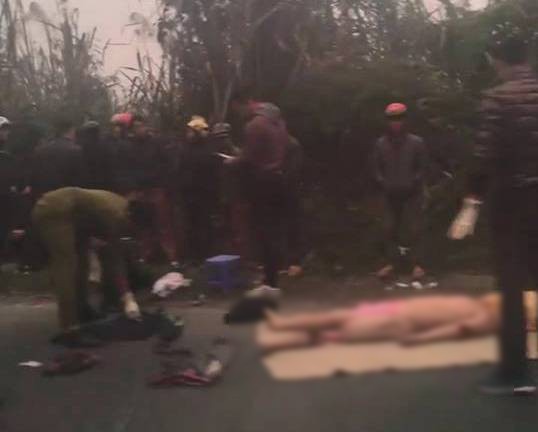 Hòa Bình: Va chạm với xe ô tô tải 2 người đi xe máy bị đứt lìa thân